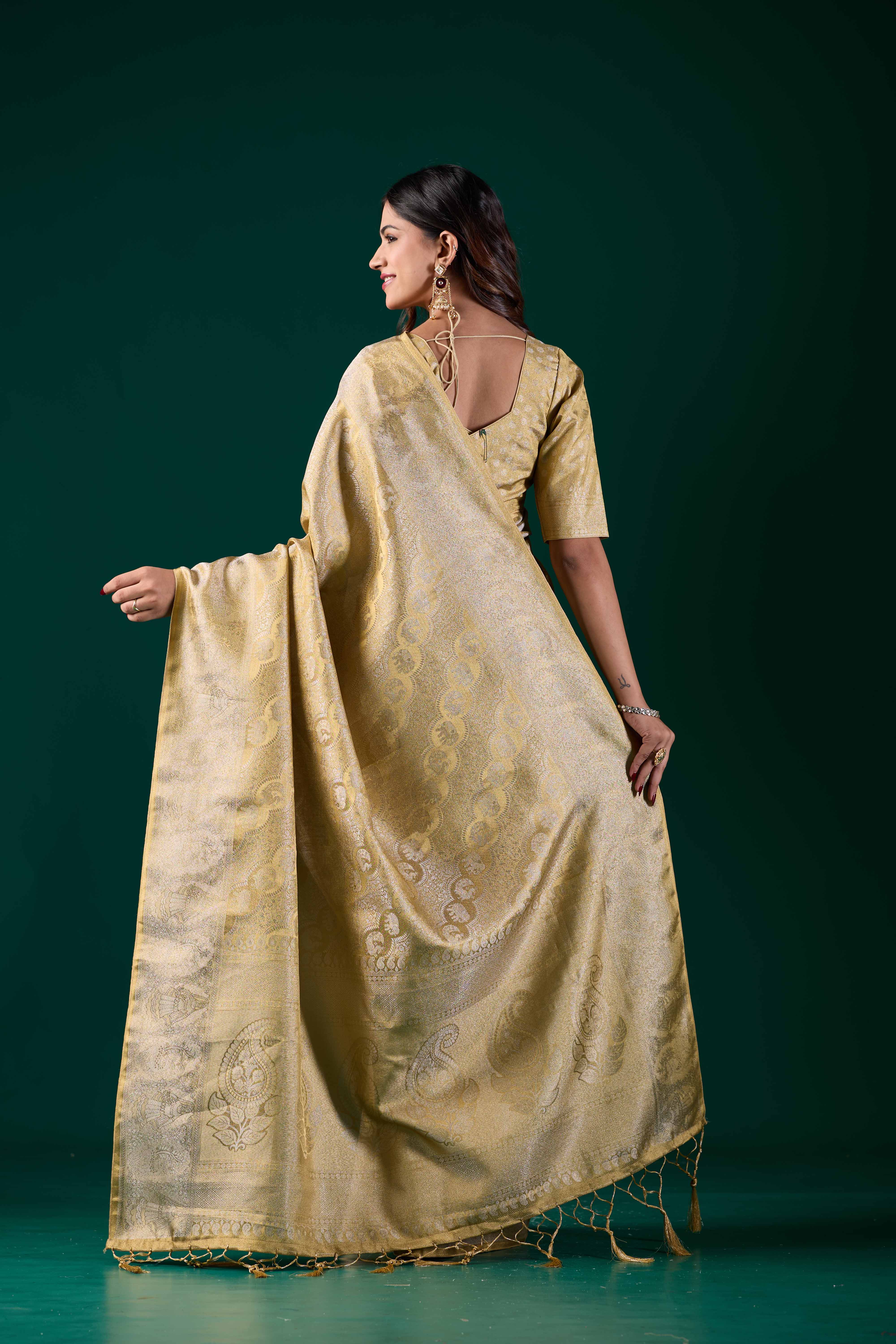 Ivory White & Gold Woven Kanjivaram Silk Saree | Bridal & Festive Ethnic Wear