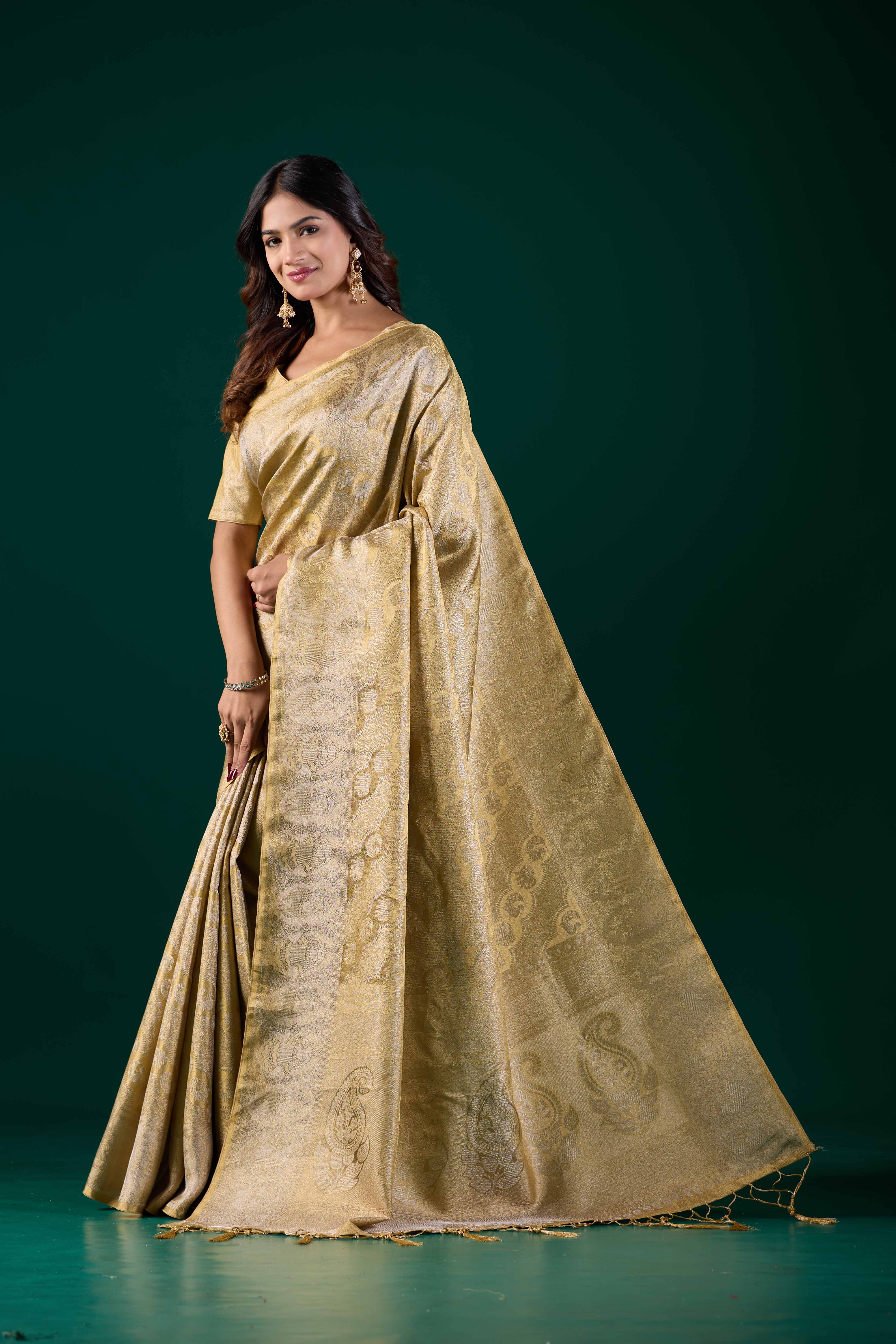 Ivory White & Gold Woven Kanjivaram Silk Saree | Bridal & Festive Ethnic Wear